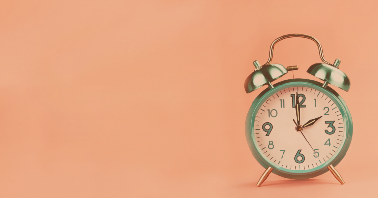 Changement d’heure de mars : comment adapter les repas de bébé sans stress ?